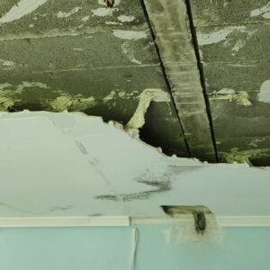 constructora ibiza desmontando falso techo